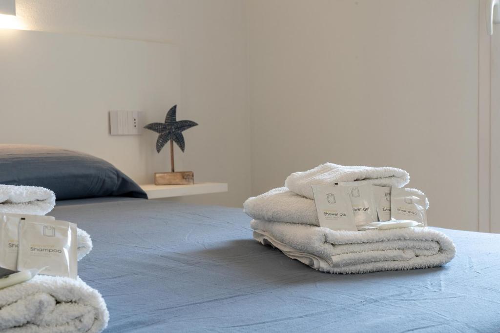 Postel nebo postele na pokoji v ubytování Su Mari Rooms