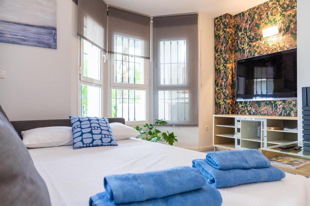 Postel nebo postele na pokoji v ubytování AB Properties - Design Penthouse Marbella - Puerto Banús - Golden Mile - Pool and Tropical Garden View