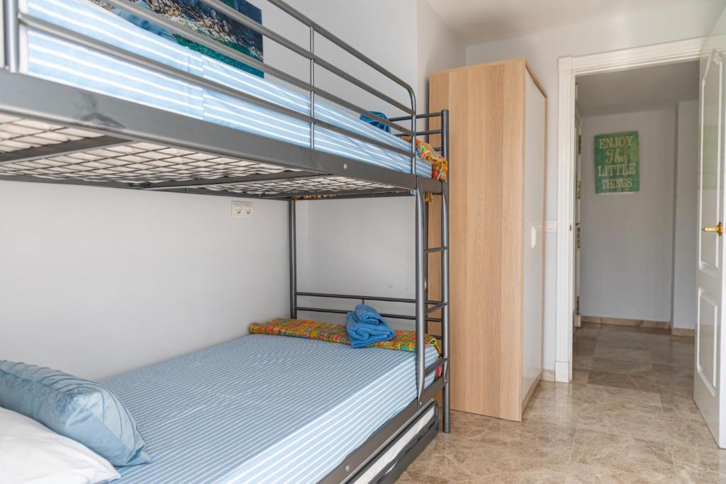 Posteľ alebo postele v izbe v ubytovaní AB Properties - Design Penthouse Duplex Marbella - 3 mn to Puerto Banus and Beach - Golden Mile - Pool and Tropical