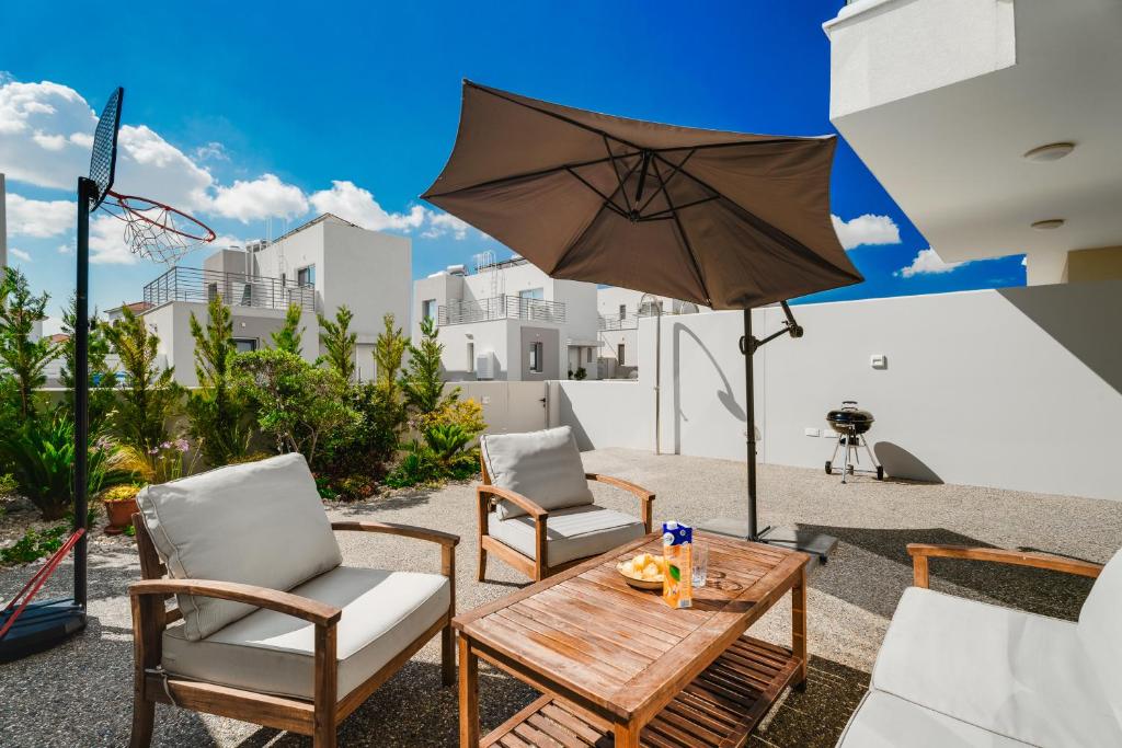 Balkón nebo terasa v ubytování NEW 2BR Townhouse in Luxury Resort Pool & Beach