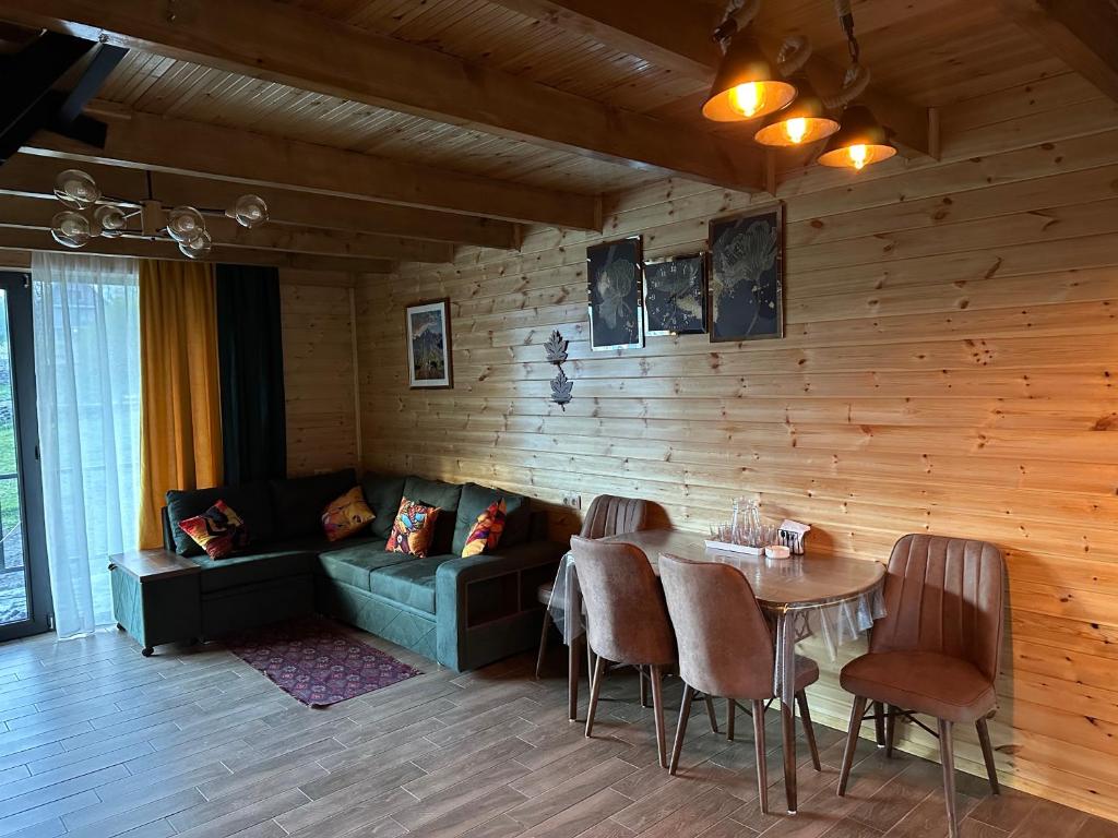 Гостиная зона в Royal Cottages