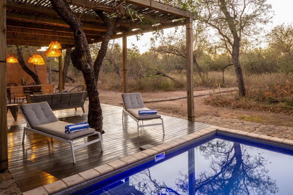 Bazén v ubytování Rixile Kruger Lodge nebo v jeho okolí
