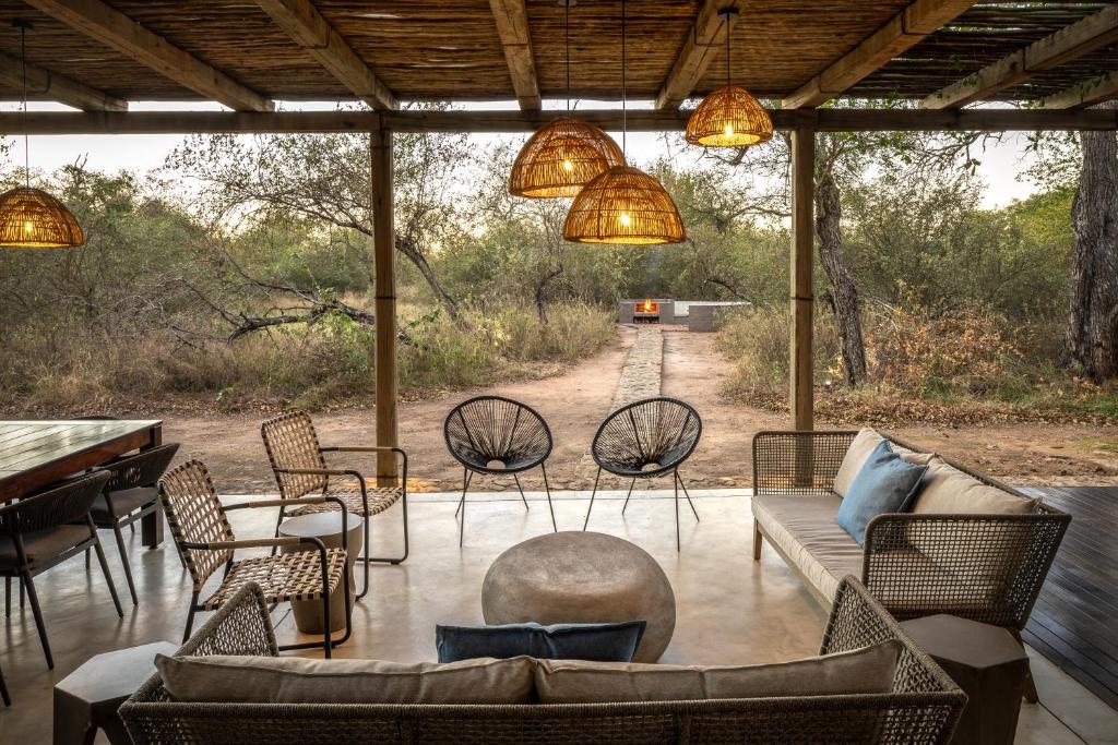 Posezení v ubytování Rixile Kruger Lodge
