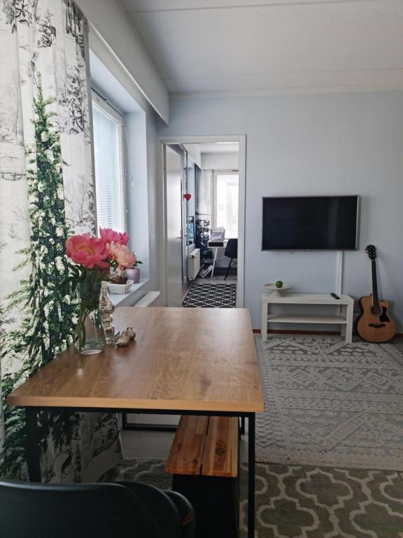 Μια τηλεόραση ή/και κέντρο ψυχαγωγίας στο Lakeland Apartments
