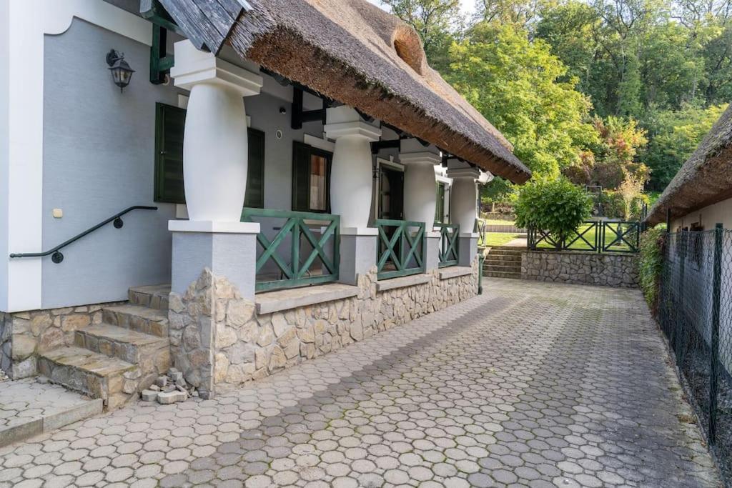 SzigligetM51 Vendégház 8264 Szigliget, Majálisi út kép - 1