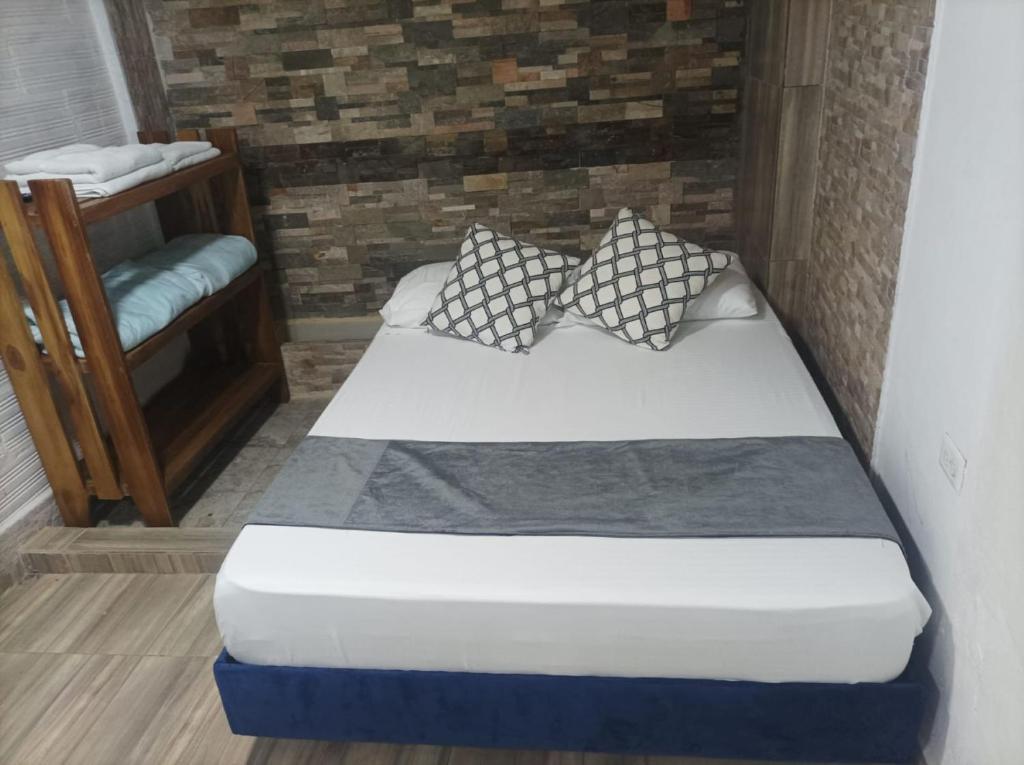 Postel nebo postele na pokoji v ubytování Hostal Catalleya