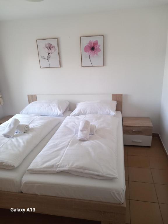 Postel nebo postele na pokoji v ubytování HOTEL RAJSKY