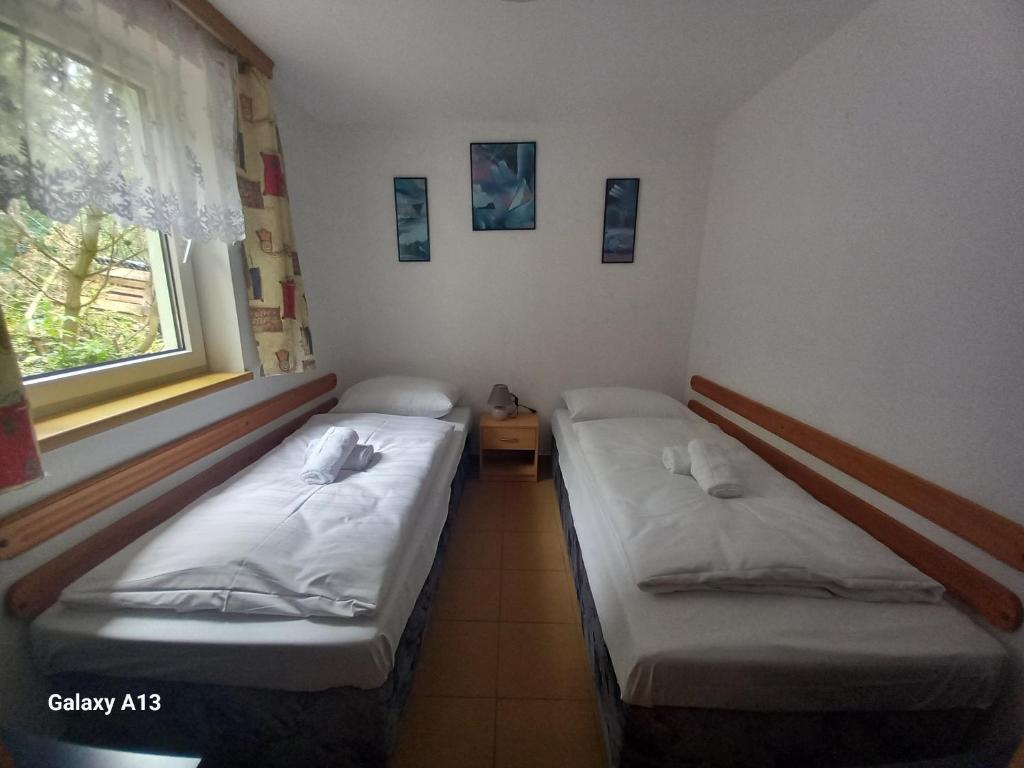 Postel nebo postele na pokoji v ubytování HOTEL RAJSKY