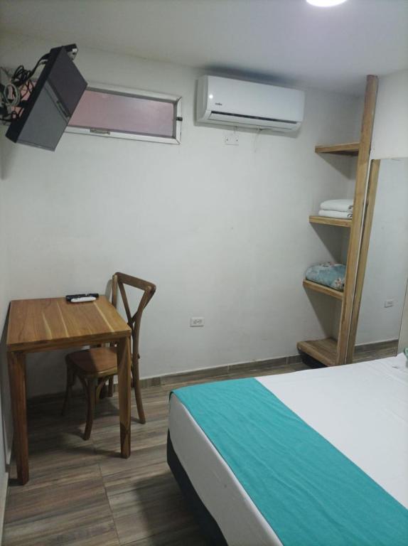 Postel nebo postele na pokoji v ubytování Hostal Catalleya