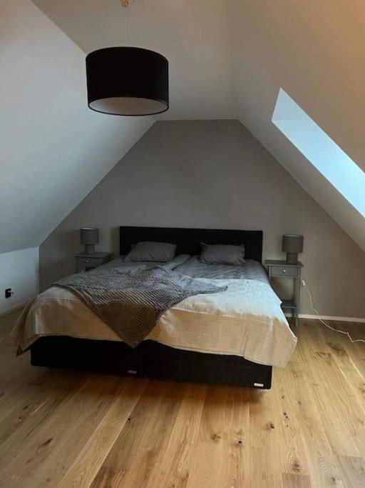 Postel nebo postele na pokoji v ubytování Fint hus nära Järvsöbacken