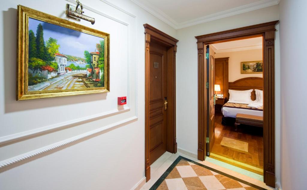 Postel nebo postele na pokoji v ubytování GLK PREMIER The Home Suites & Spa