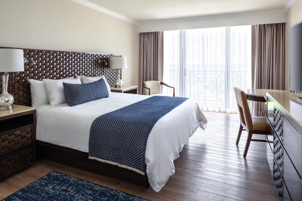 Opal Grand Oceanfront Resort & Spa - Junior Suite With Balcony