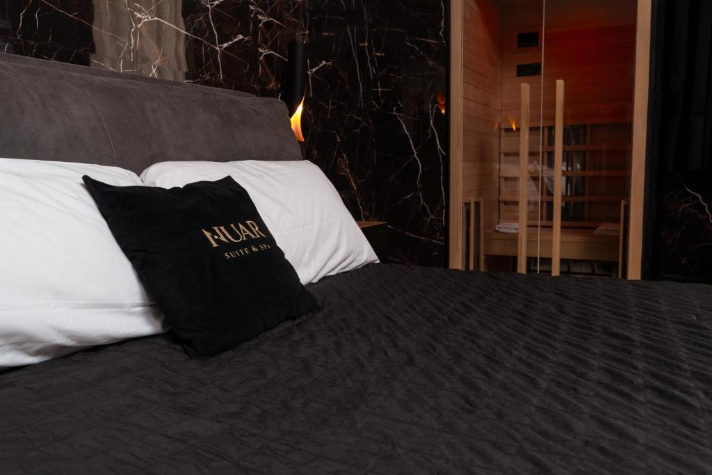 Posteľ alebo postele v izbe v ubytovaní Nuar suite&spa