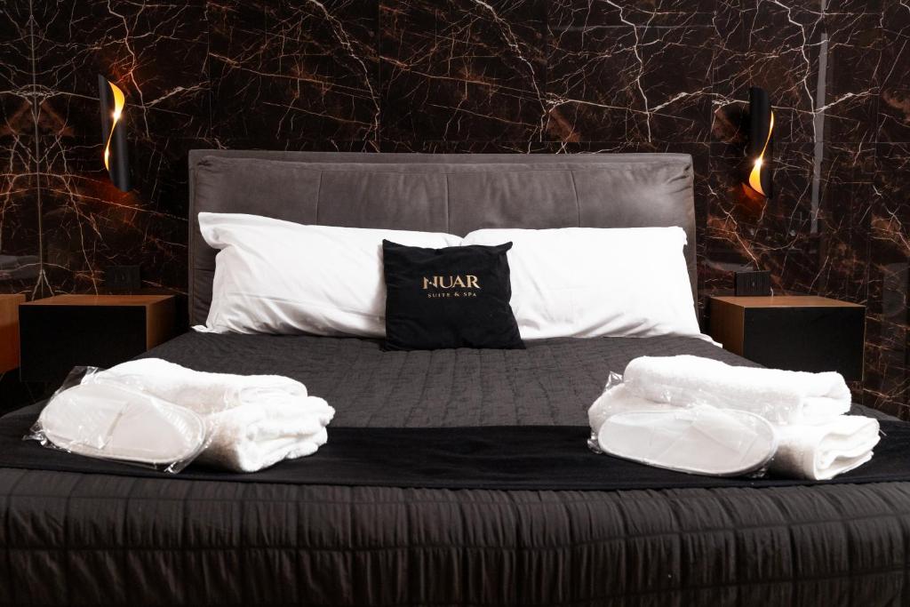 Posteľ alebo postele v izbe v ubytovaní Nuar suite&spa