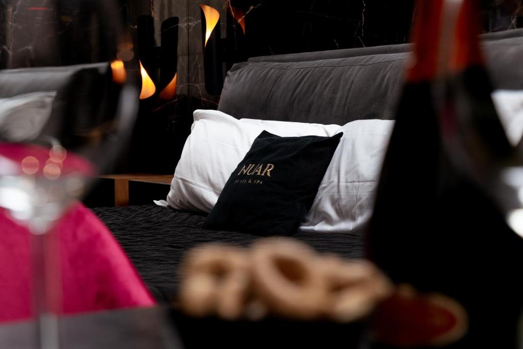 Posteľ alebo postele v izbe v ubytovaní Nuar suite&spa