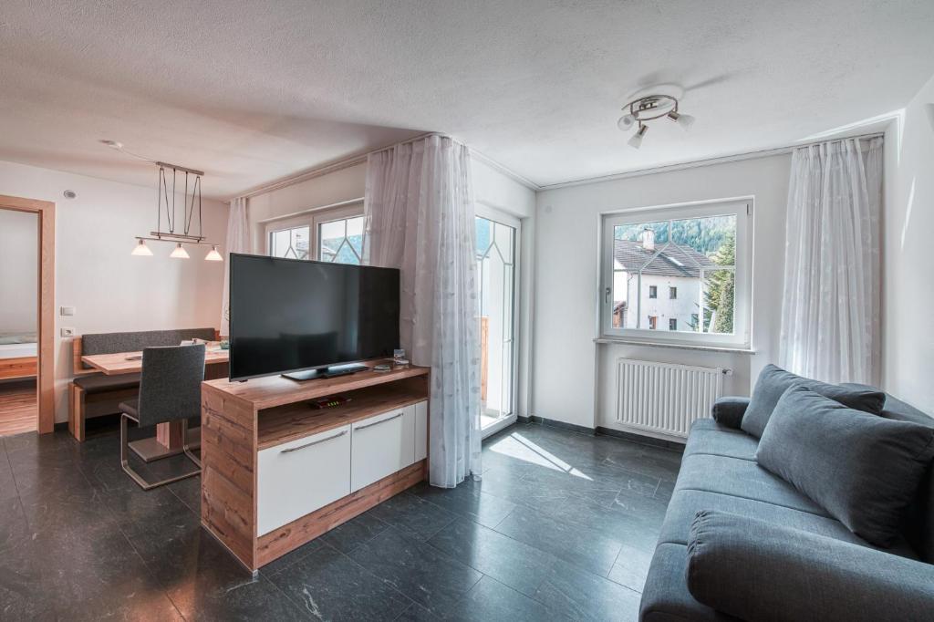 TV a/nebo společenská místnost v ubytování Baienhof