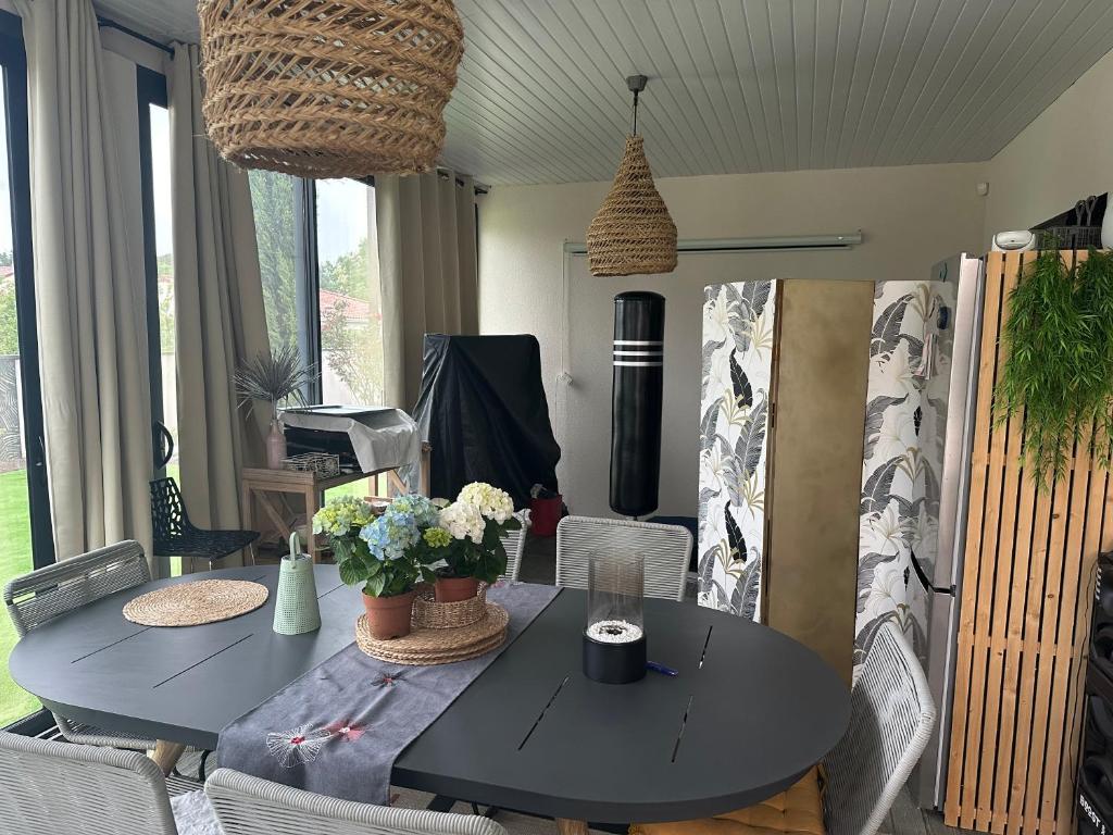 Fotografie z fotogalerie ubytování Studio cosy « Le Cocon » avec piscine et spa v destinaci Cambounet-sur-le-Sor