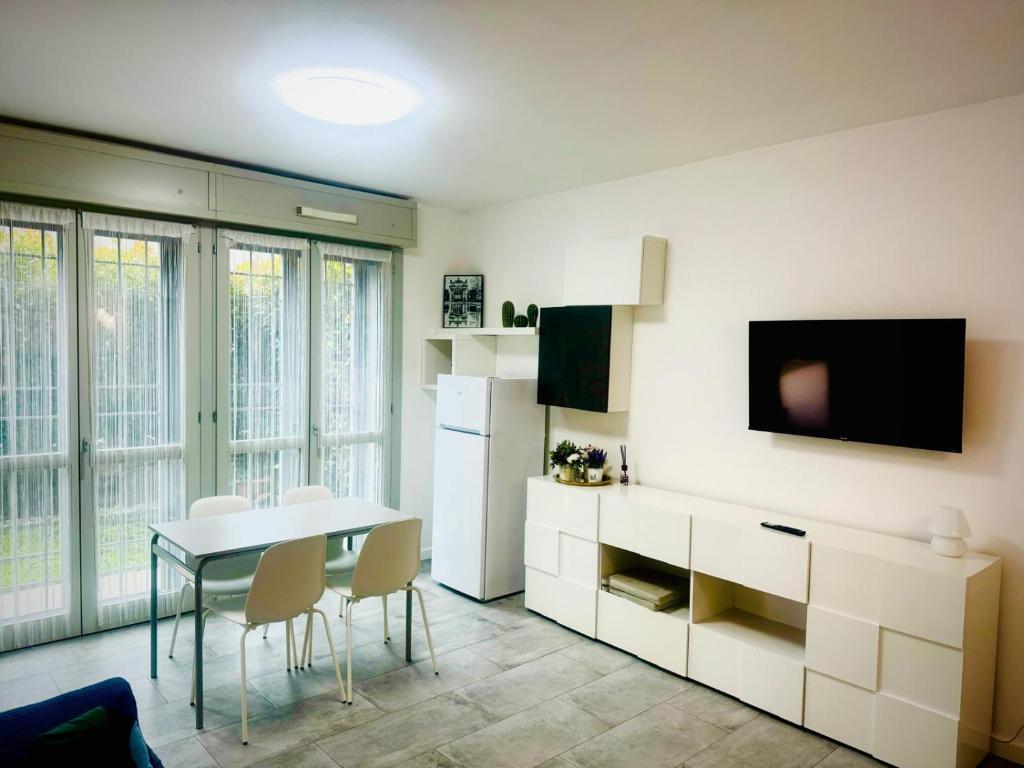 TV a/nebo společenská místnost v ubytování Maison Du Pic - Rho Fiera