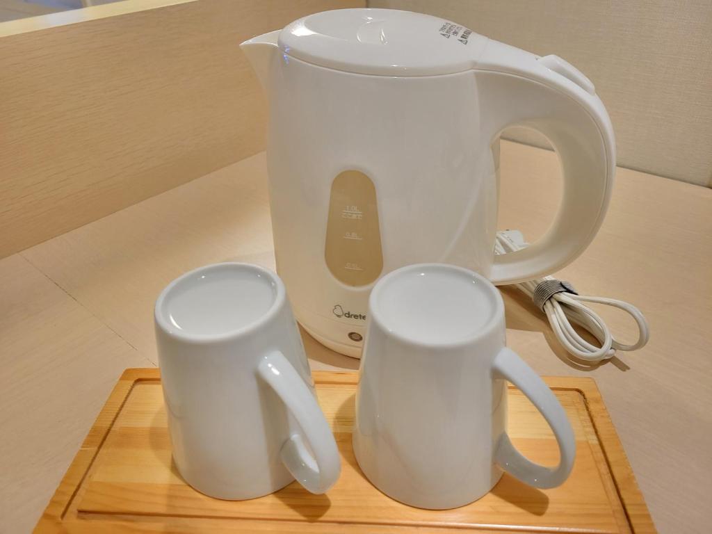 Příslušenství pro přípravu čaje a kávy v ubytování Smile Hotel Osaka Tennoji