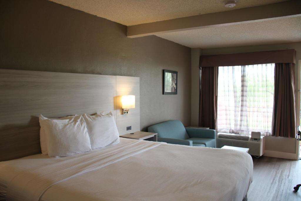 Boca Suites Deerfield Beach; SureStay Collection by BW photo