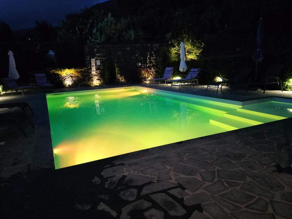 Basen w obiekcie La Casa dell'Alloro lub w pobliżu