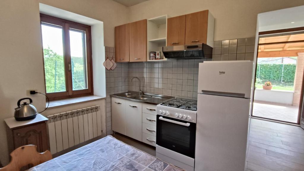 Kuchyň nebo kuchyňský kout v ubytování Il Fiordaliso