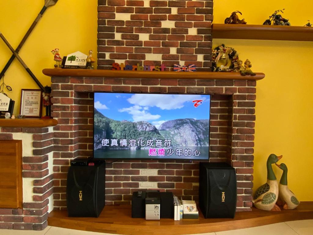 TV a/nebo společenská místnost v ubytování Starburst Bed & Breakfast宜蘭羅東星賞民宿