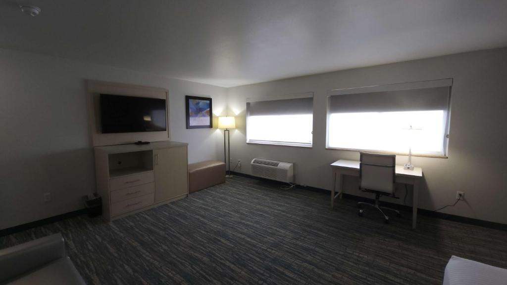 West Valley Inn - King Suite