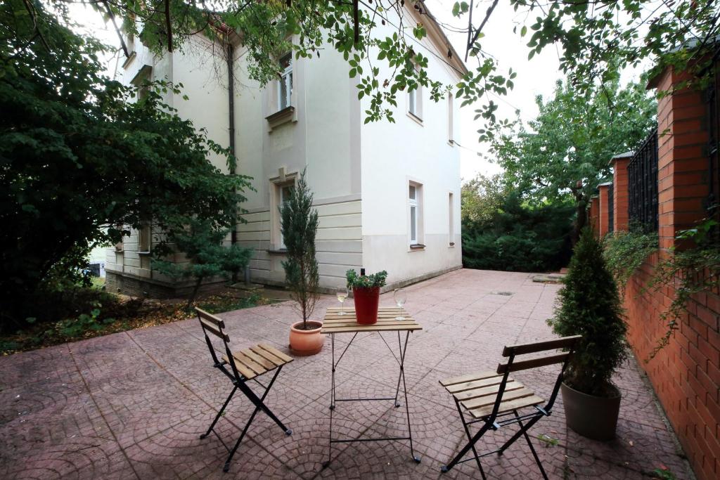 Historic Villa Apartments - Apartment With Balcony