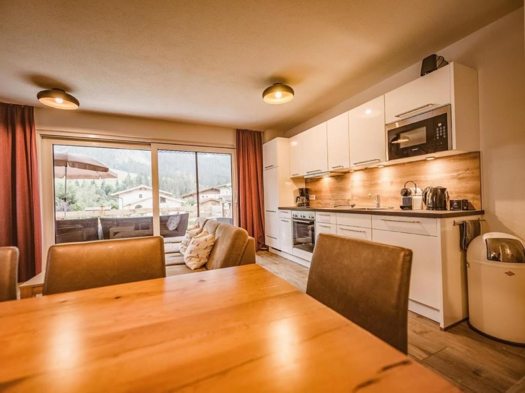 A kitchen or kitchenette at Lodge Elise