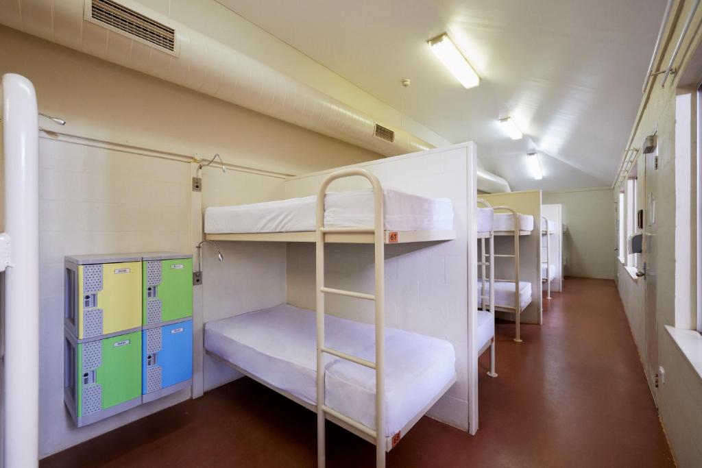 Palanda nebo palandy na pokoji v ubytování Outback Lodge