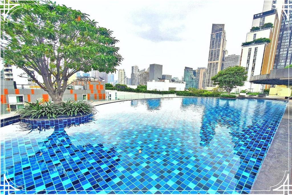 Bazén v ubytování Nice Residence in heart of Bangkok nebo v jeho okolí