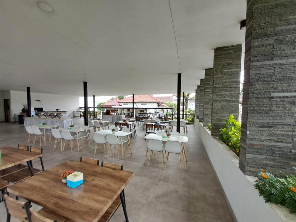 Restaurace v ubytování HOTEL & WISMA BINTANG JADAYAT