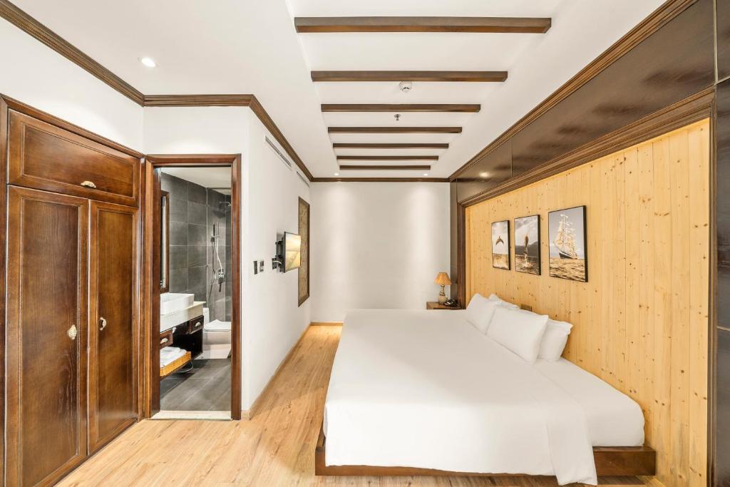 Suite có giường cỡ King với ban công