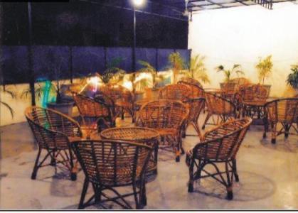 Ein Restaurant oder anderes Speiselokal in der Unterkunft RnB Select Holycity Amritsar 
