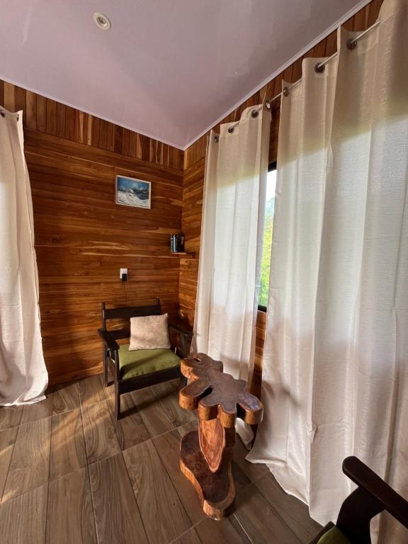 Posezení v ubytování Cabaña privada cerca de Manuel Antonio