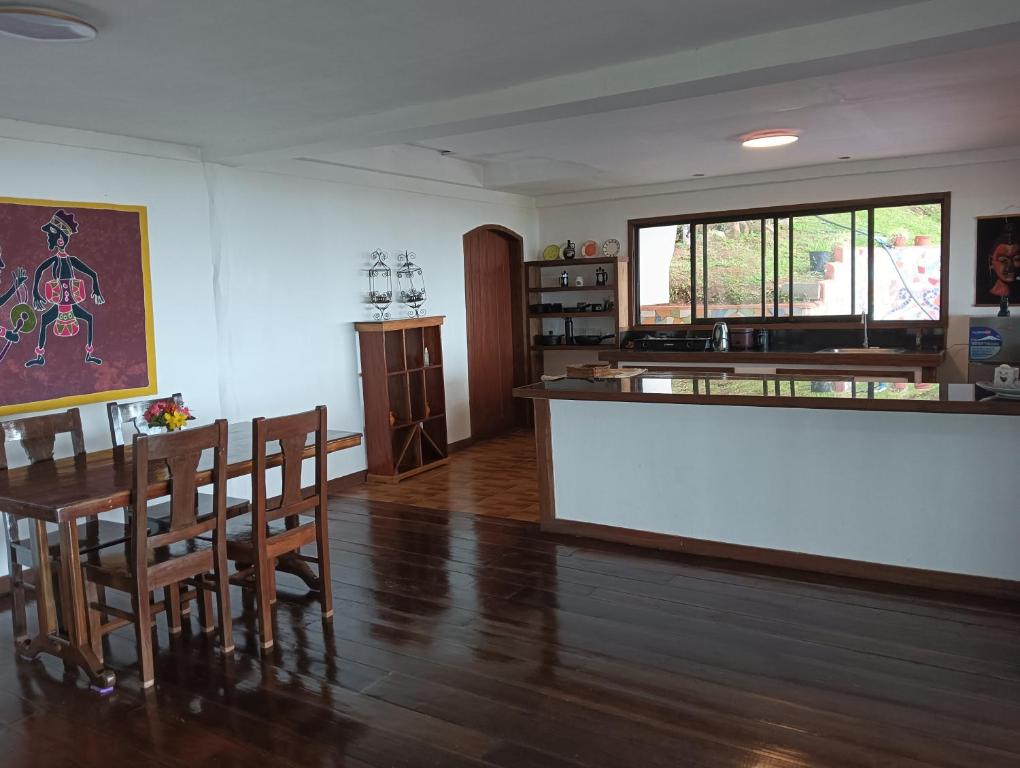 Foto dalla galleria di House On the Hill Overlooking a Mambajao