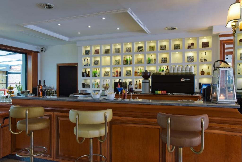 Lounge nebo bar v ubytování Grand Hotel Tiberio