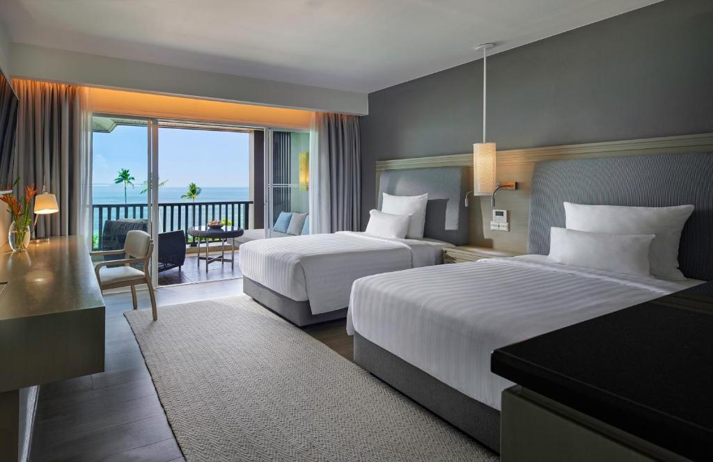 Postel nebo postele na pokoji v ubytování Pullman Phuket Panwa Beach Resort