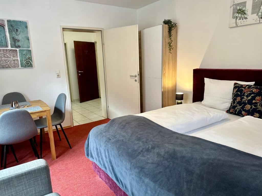 A bed or beds in a room at Bed & Rooms, Wörgl