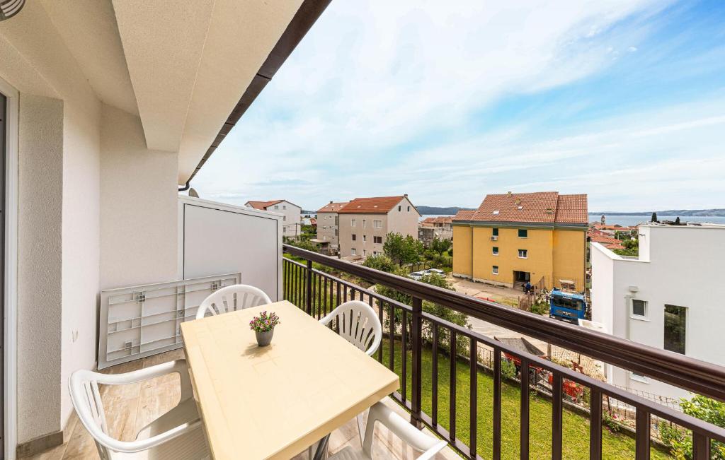 1 Bedroom Awesome Apartment In Kastel Kambelovac