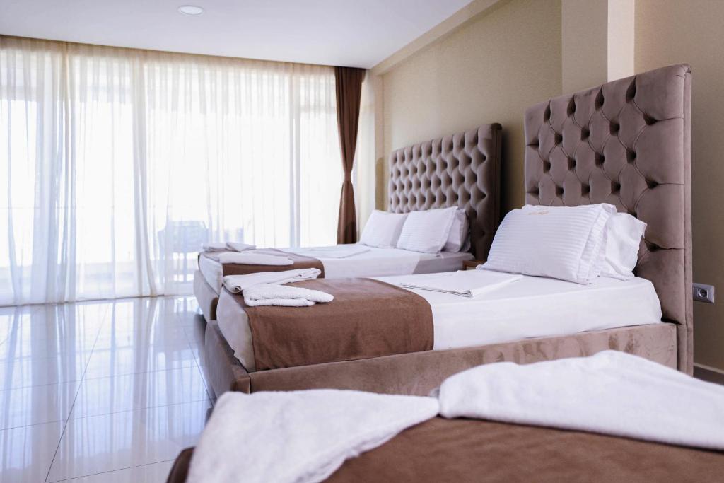 Postel nebo postele na pokoji v ubytování Hotel Frojd - Beach Front Resort