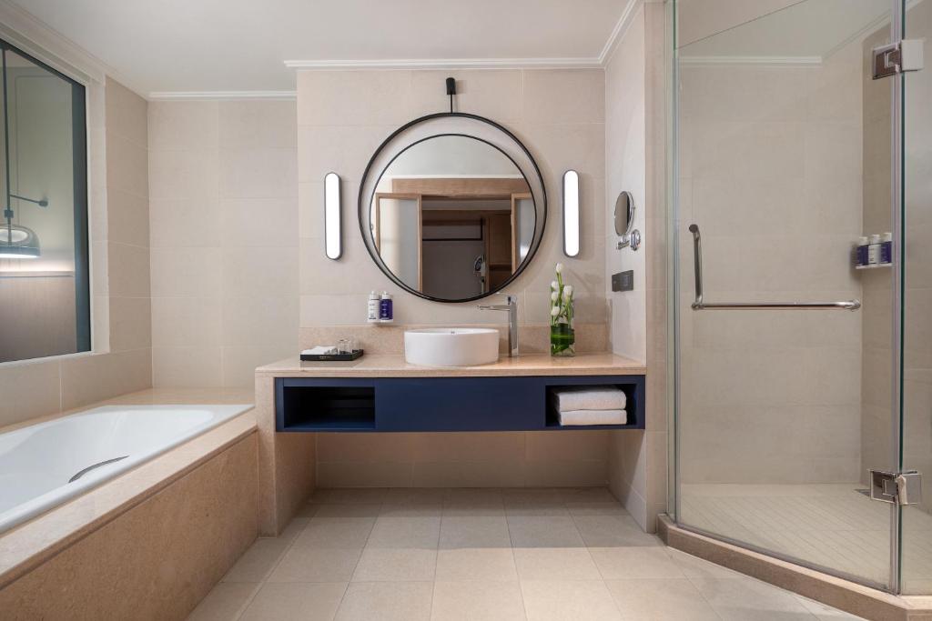 Koupelna v ubytování voco Guangzhou Shifu by IHG