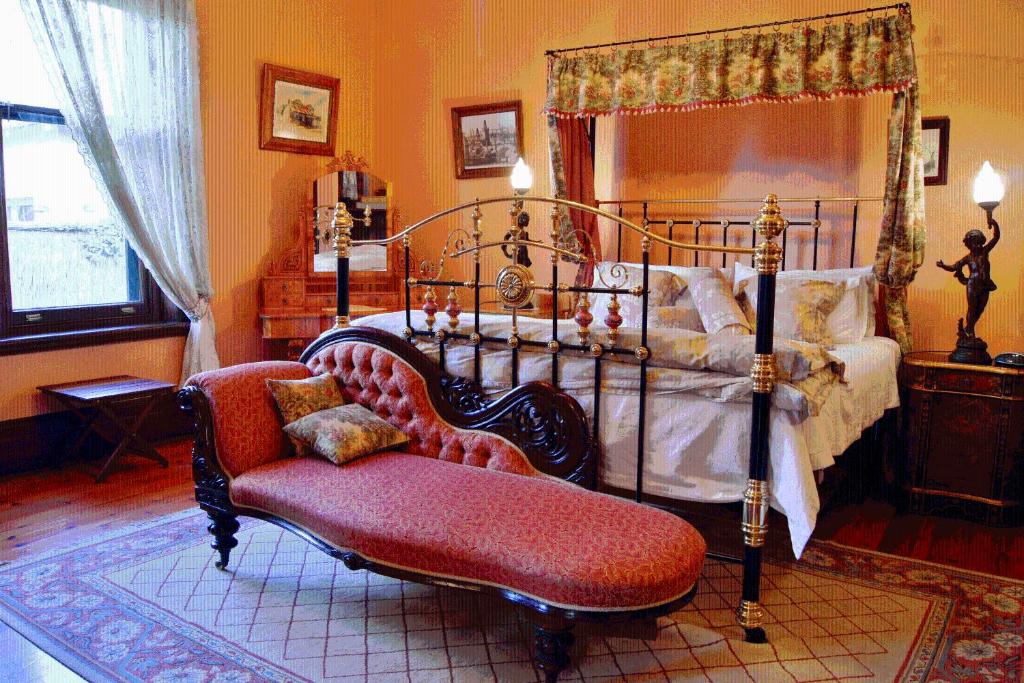 Postel nebo postele na pokoji v ubytování Buxton Manor