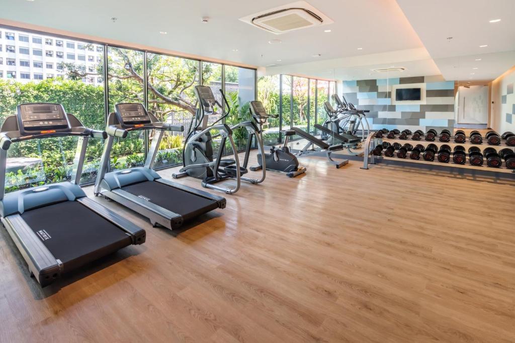 Fitness centrum a/nebo fitness zařízení v ubytování Holiday Inn Express Bangkok Soi Soonvijai by IHG