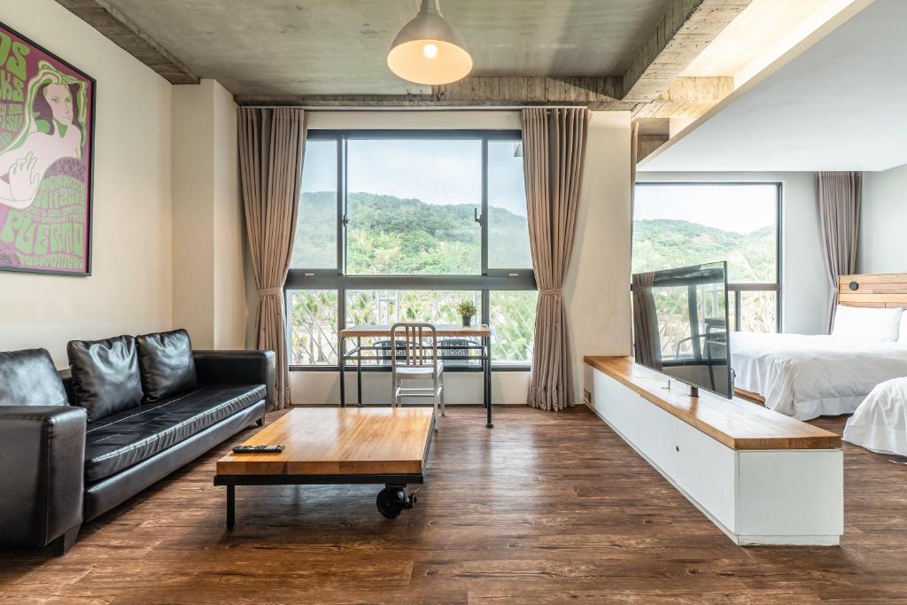 El Puerto Hotel - Sala Familiar Con Vista A La Montaña