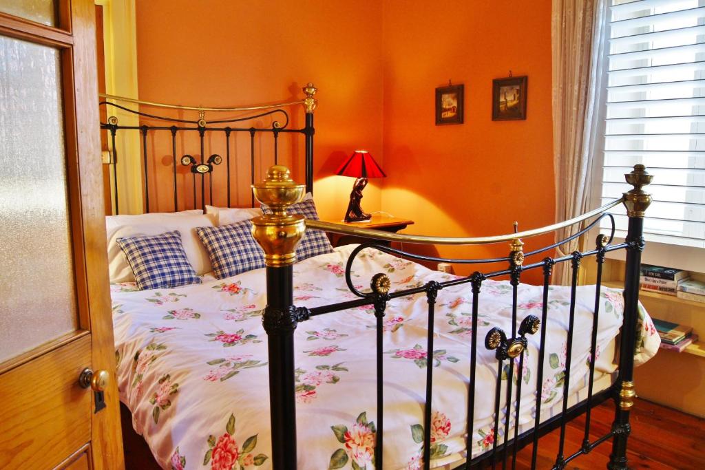 Postel nebo postele na pokoji v ubytování Buxton Manor