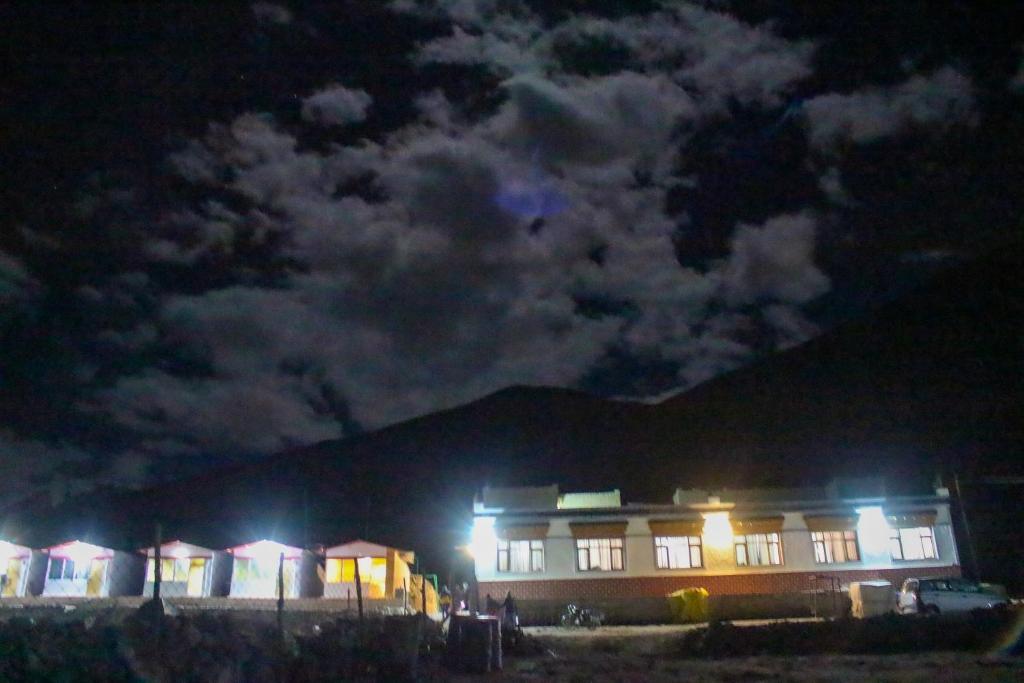 En generel udsigt til bjerge eller udsigt til bjerge taget fra hotellet