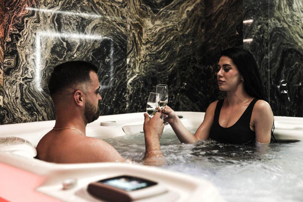 Frojd Kune Resort & Beach Hotel - Suite Met Bubbelbad