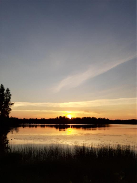 a sunset over a body of water at Mänttä Tammirannantie in Mustalahti